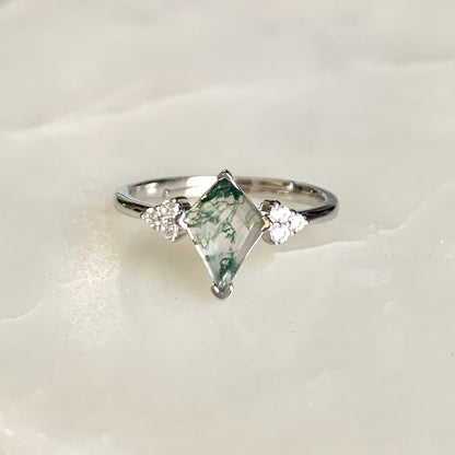 The Evelyn Ring features a unique kite-shaped Moss Agate that is sitting in the centre on a glistening rhodium plated band, accompanied by the sparkled cubic zirconia crystals on both sides. Evelyn is absolutely a unique ring for that one-of-a-kind someone.