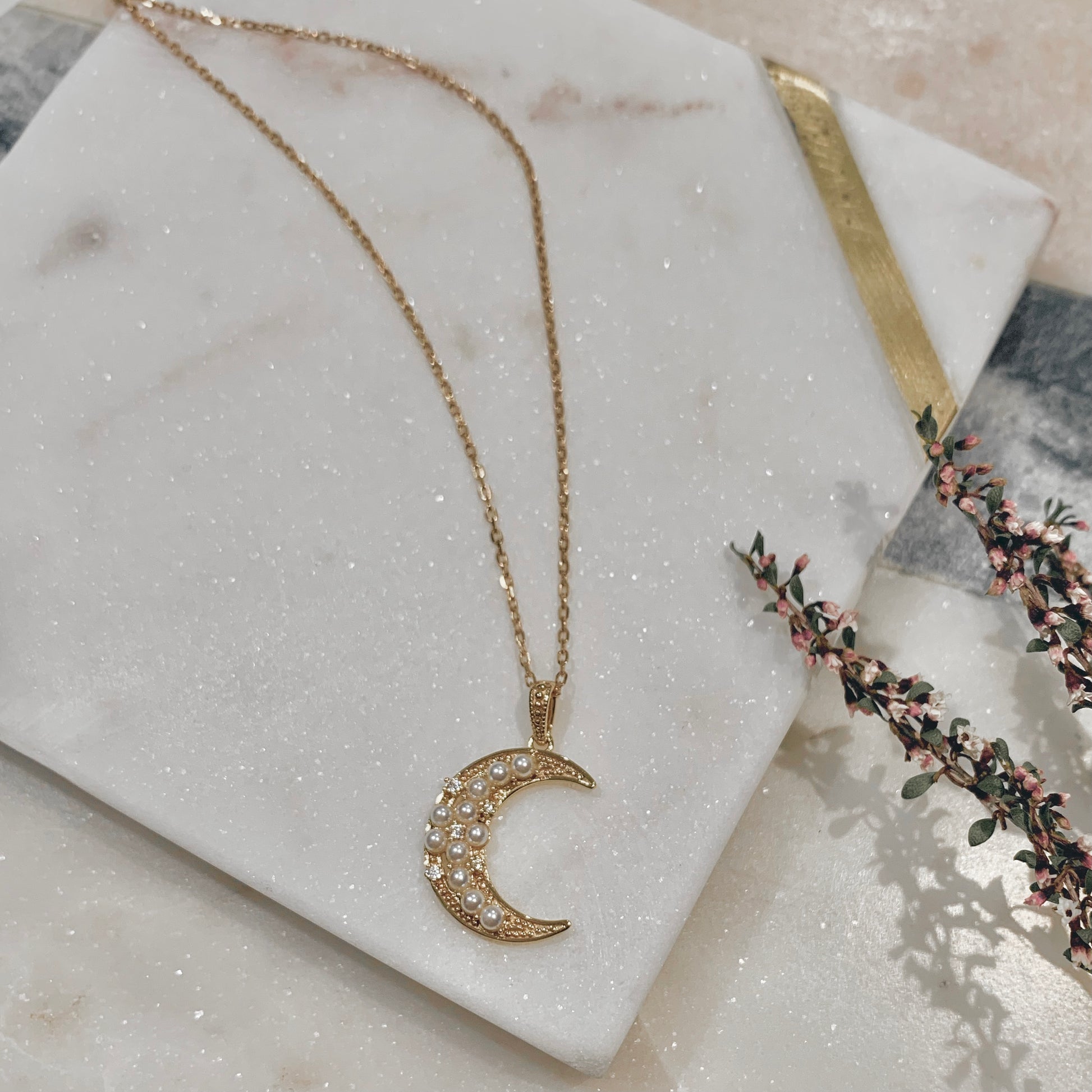 This exquisite Crescent Pearls Necklace is a must-have for moon lovers! It's handcrafted with freshwater pearls, featuring an elegant crescent design perfect for accessorising any outfit. Its beautiful and unique design is sure to make a statement, providing a look that's both timeless and modern.