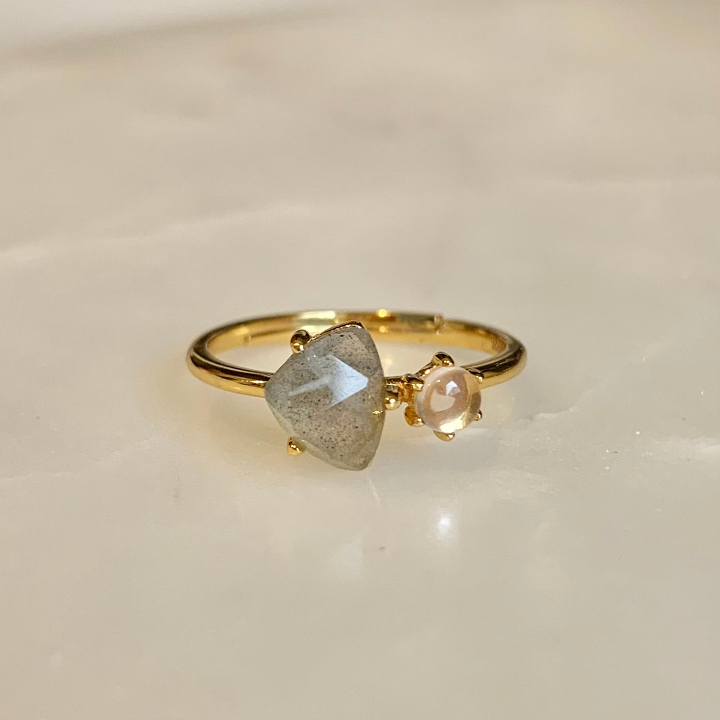 The Clementine Labradorite Ring has a natural labradorite and rose quartz set on the gold band. Labradorite and Rose Quartz is the perfect combination of self-protection and self-love. They accomplished each other by encouraging you to explore your magical and powerful self, while calming your mind and against negative.